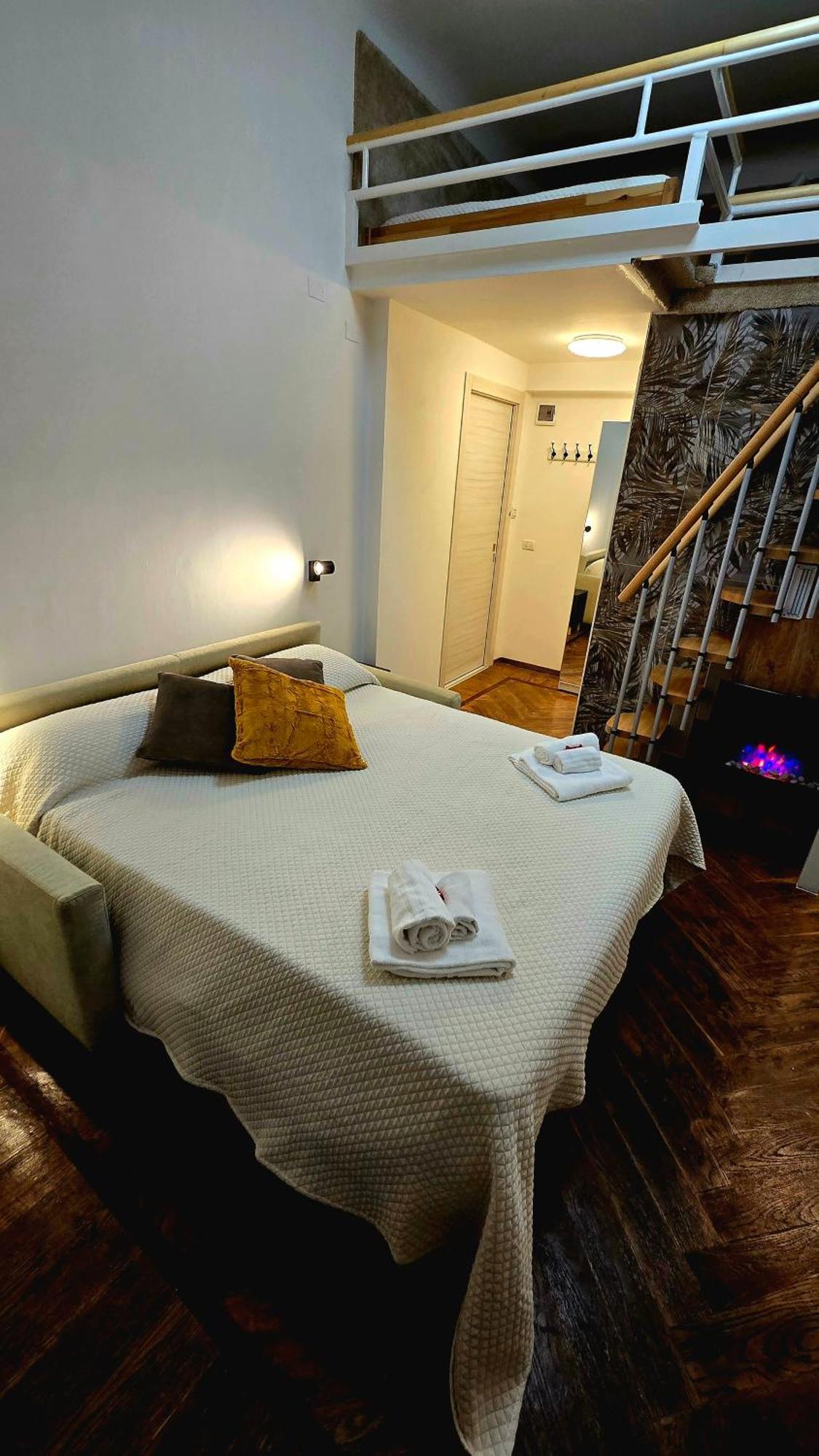 Casa Storica Piazza 5 Giornate Guest house