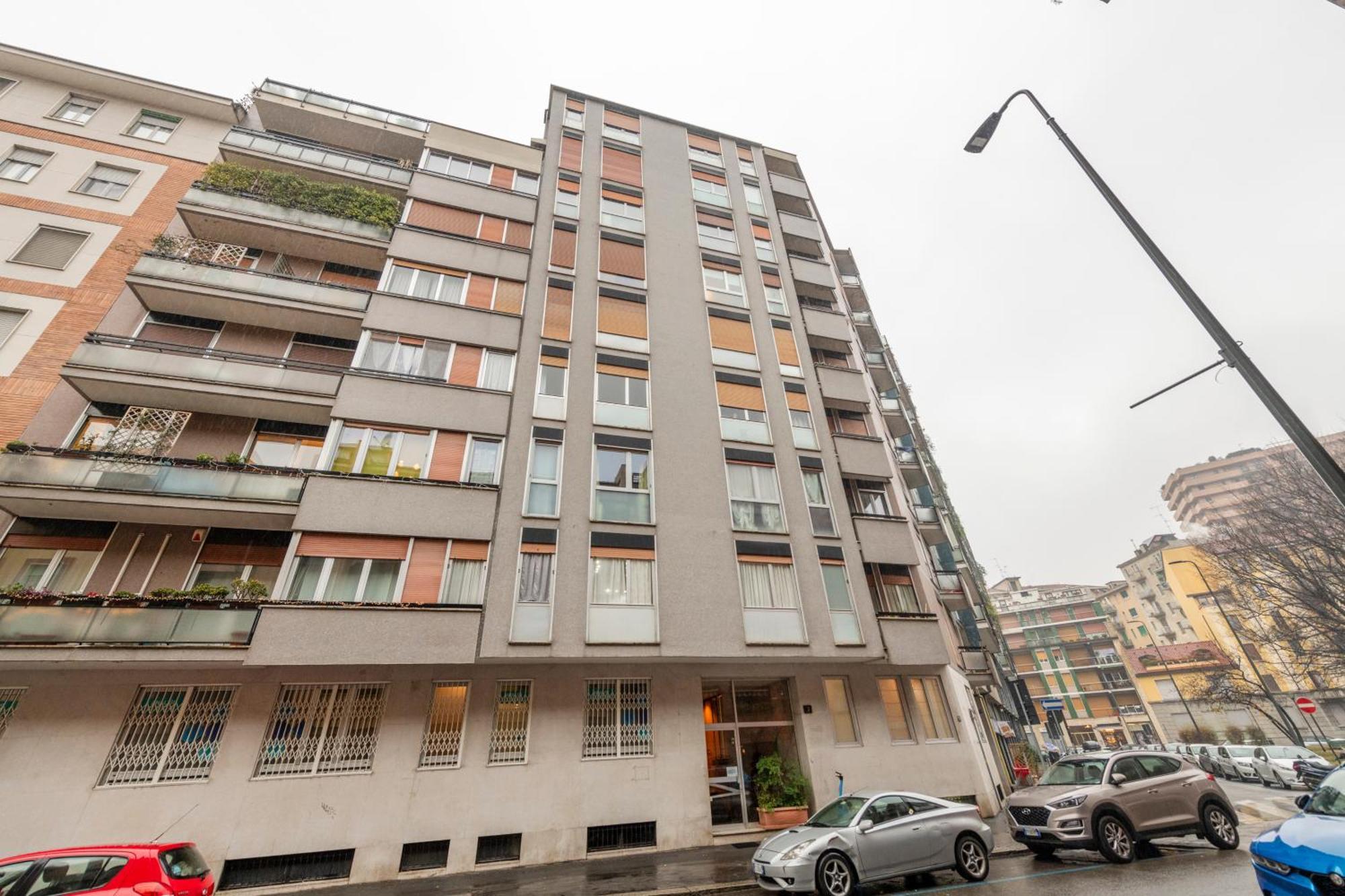 Longhena, 7 - Total White * Milan