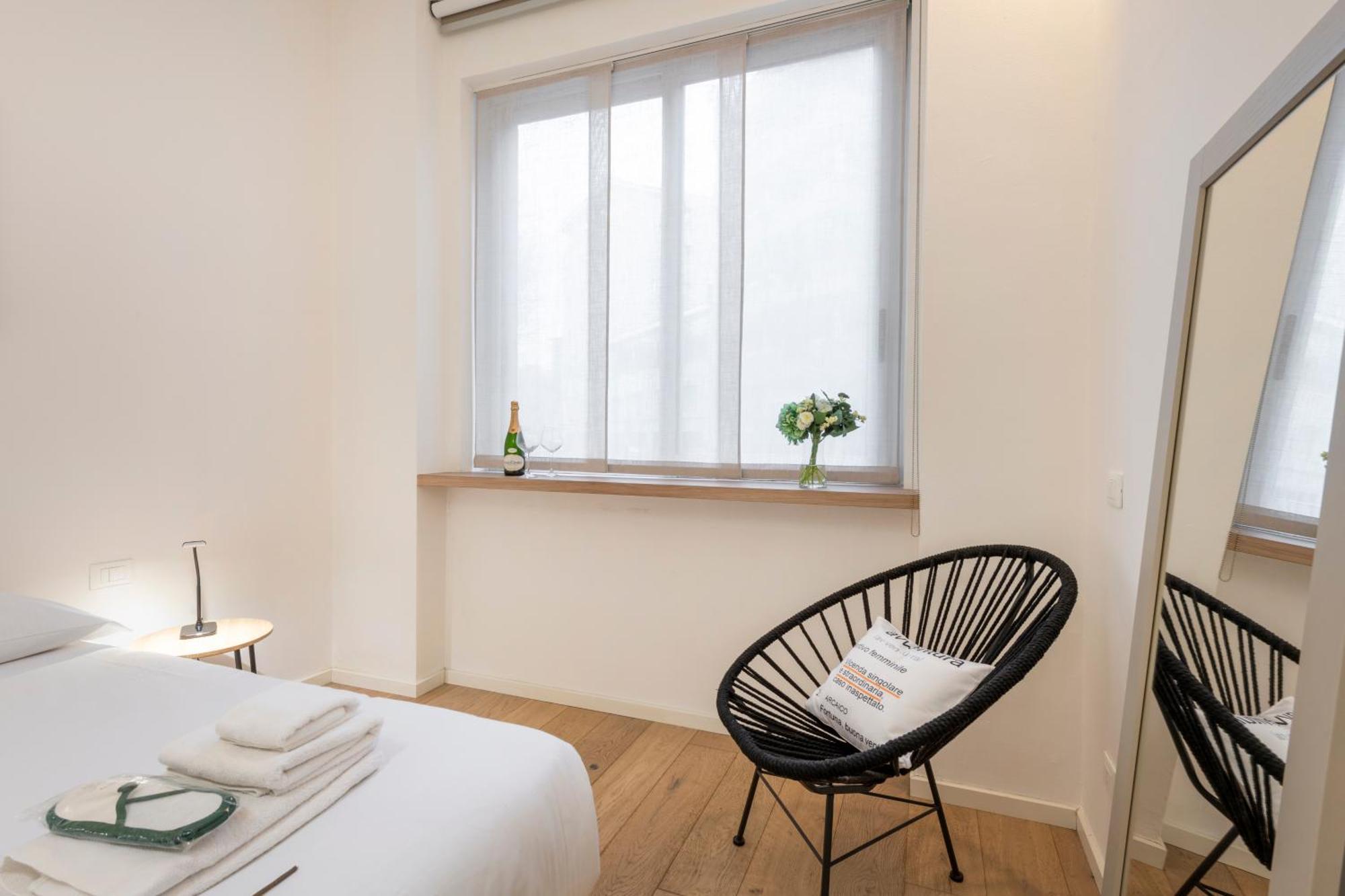 Apartment Longhena, 7 - Total White Milan