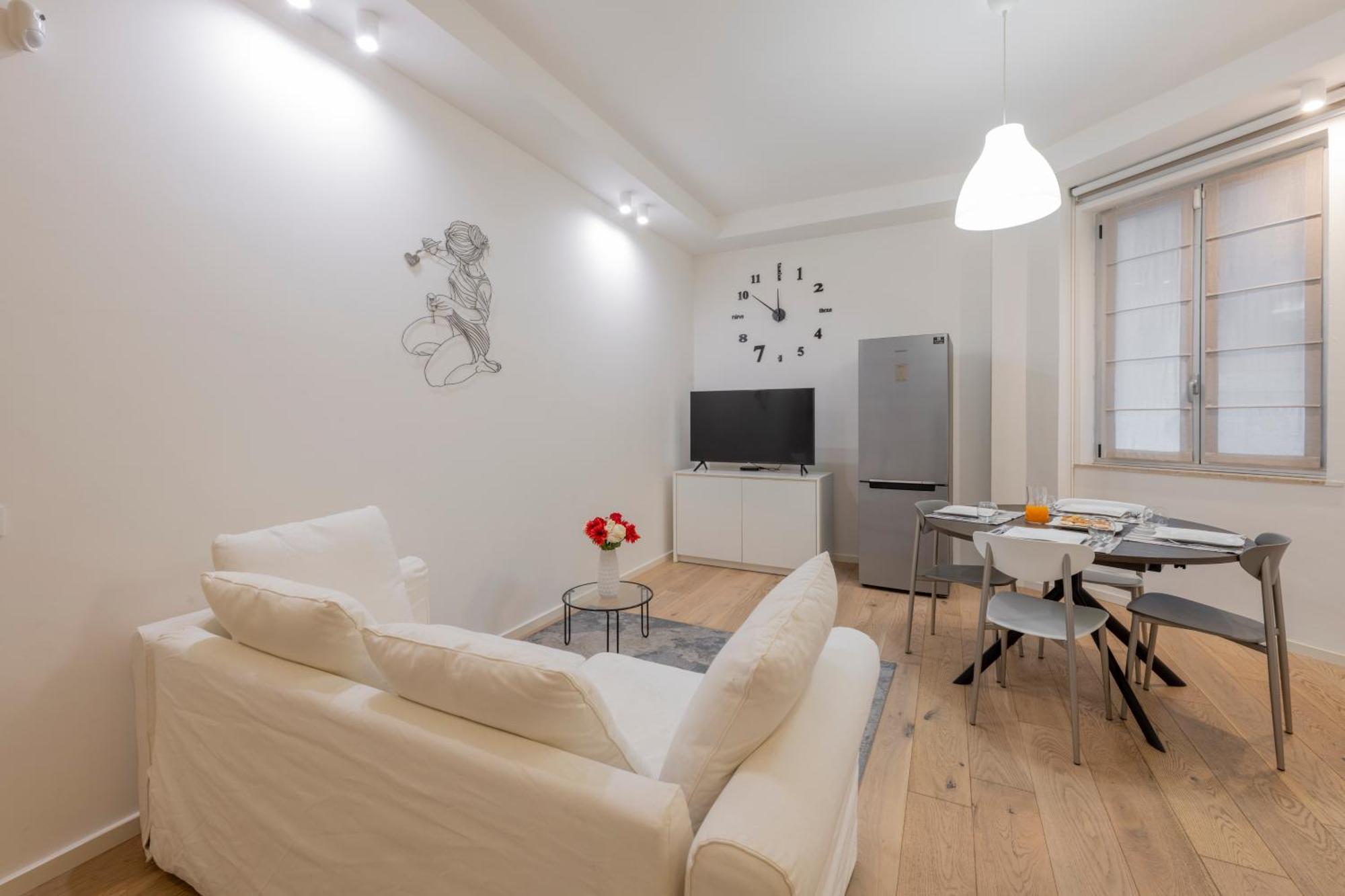 Longhena, 7 - Total White Milan