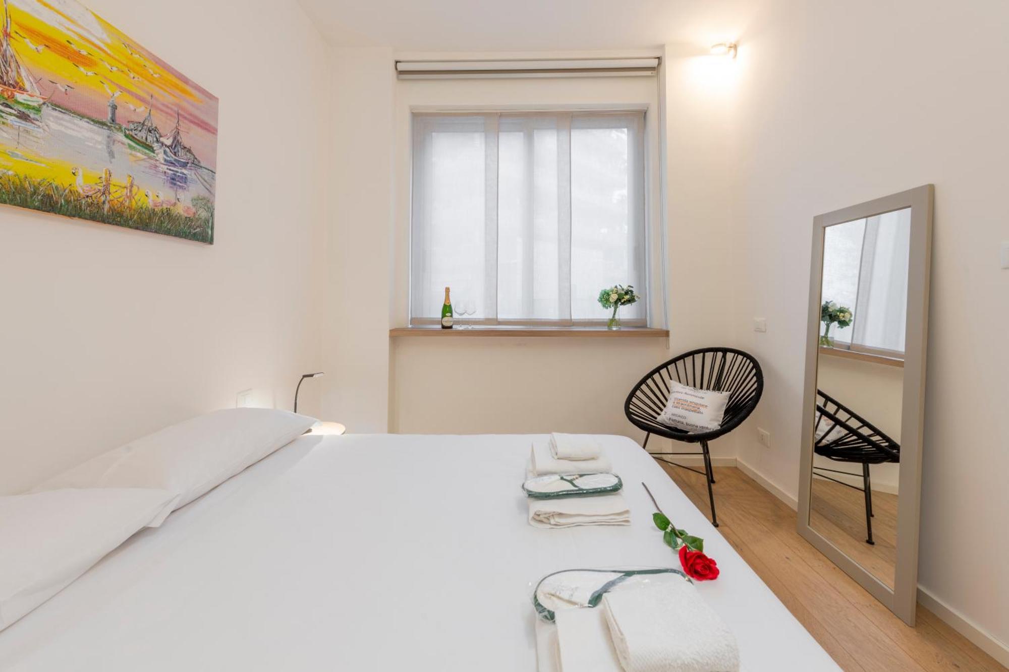 Apartment Longhena, 7 - Total White Milan