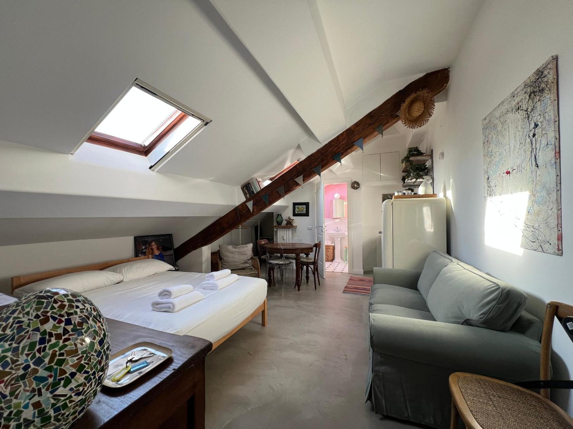 Incantevole Loft Accanto Stazione Apartment *