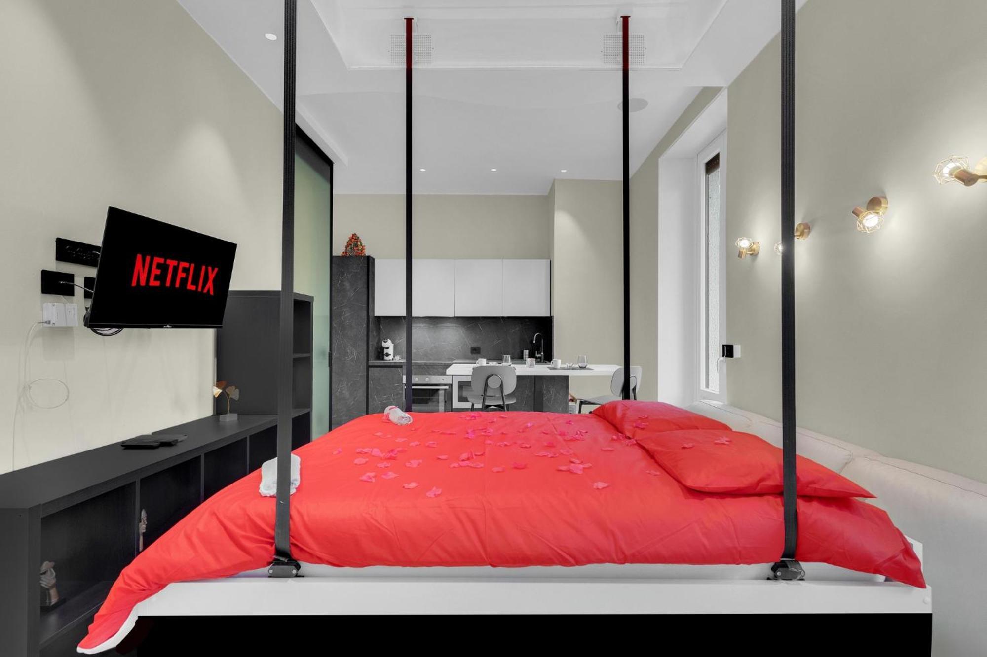 Apartment Is In The Air - Suspended Bed & Bath Hub Milan