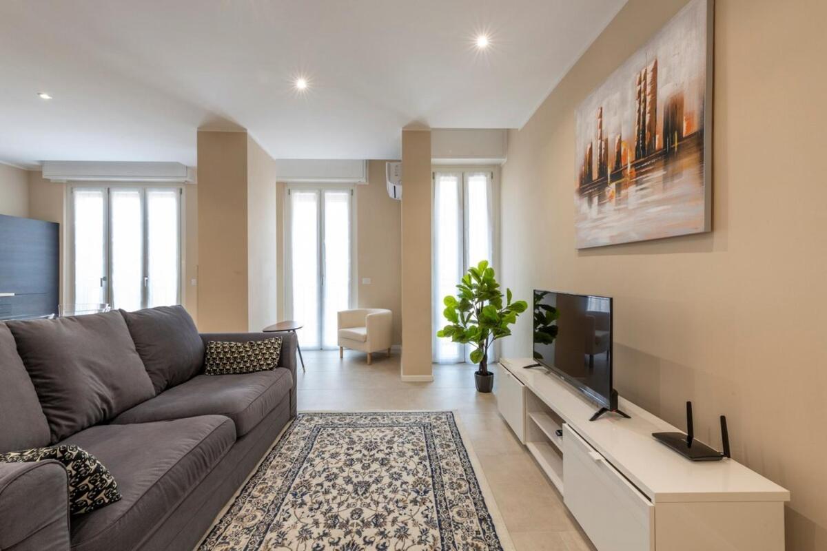 Bright 2 Bedrooms And 2 Bathrooms - B