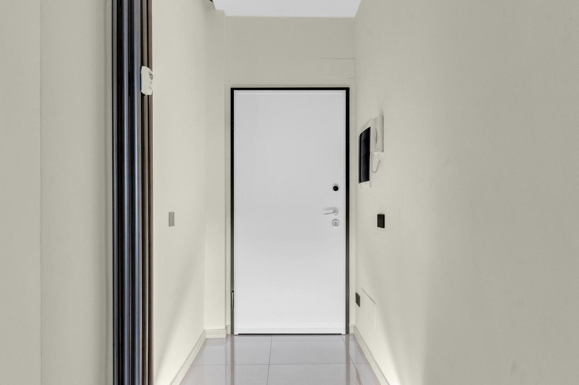 Is In The Air - Suspended Bed & Bath Hub Apartment *