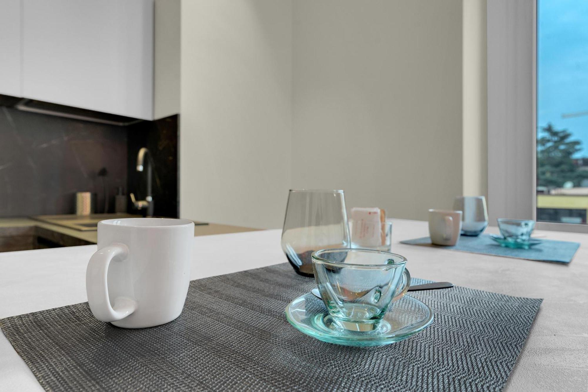 Apartment Is In The Air - Suspended Bed & Bath Hub *