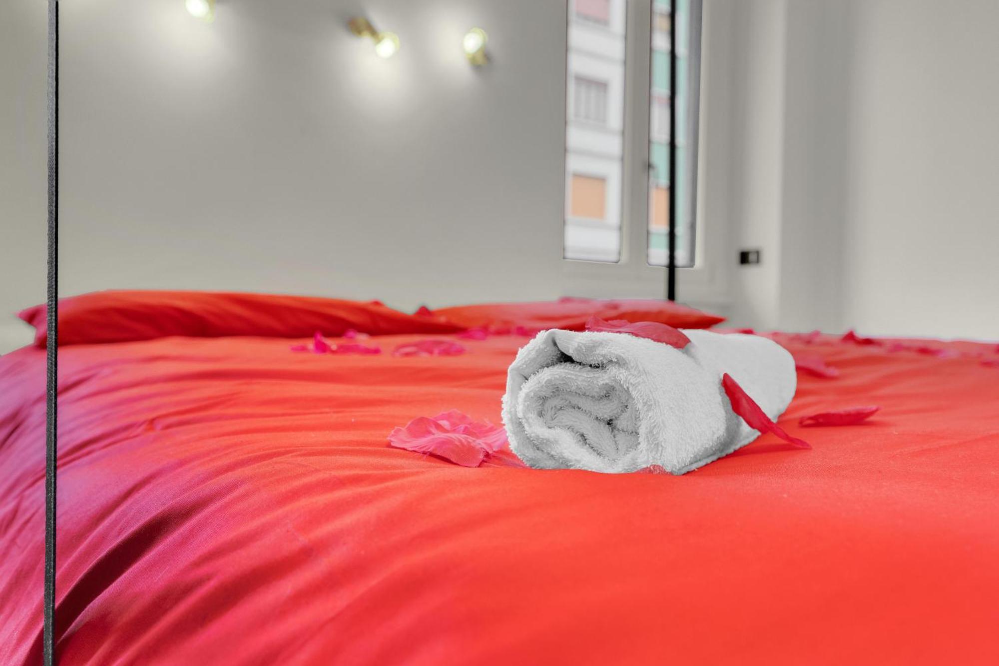Apartment Is In The Air - Suspended Bed & Bath Hub Milan