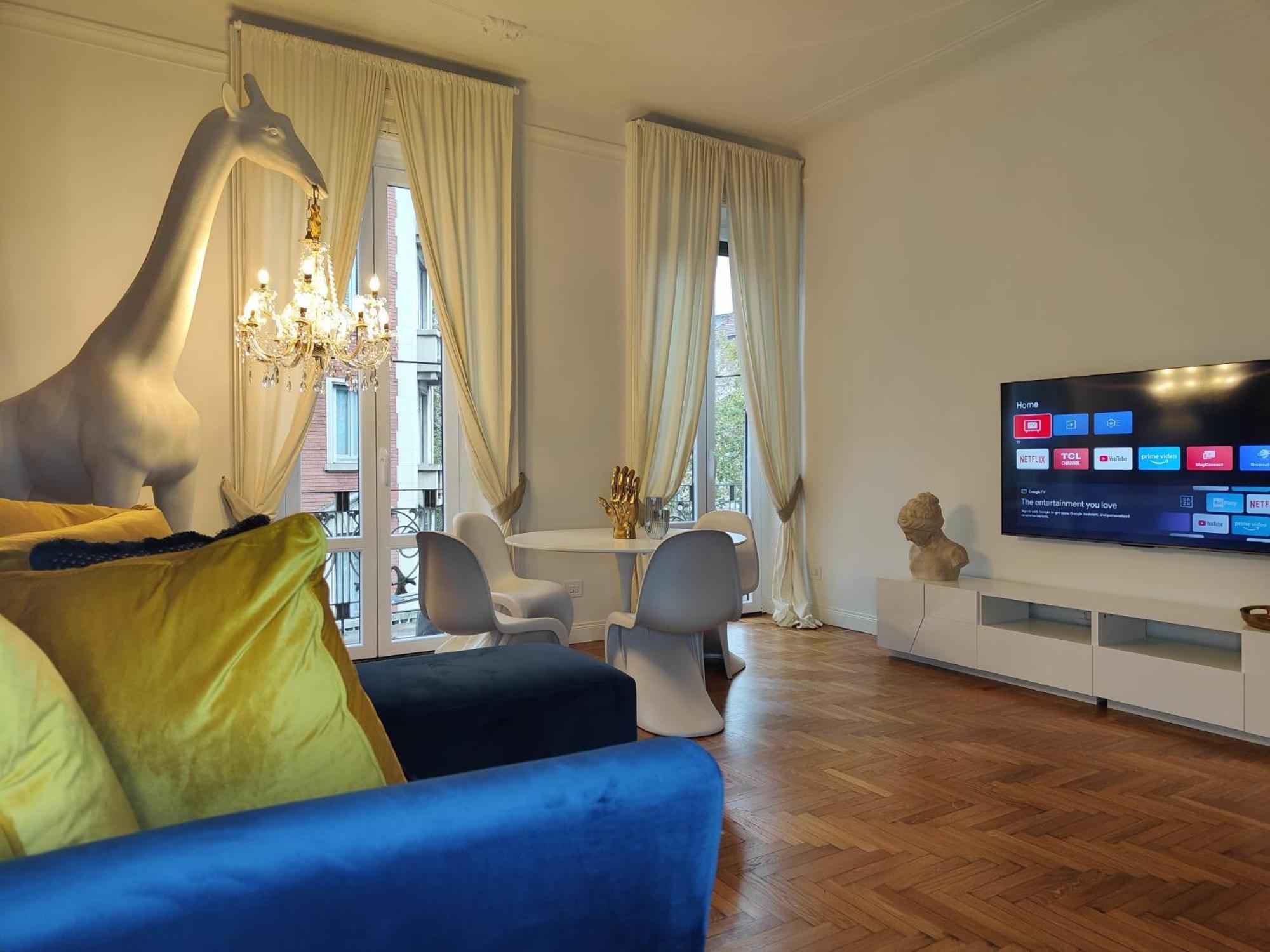 Apartment 9 Guests Apartments, 4 Bedrooms, 4 Baths In Downtown With Ac, Wifi And Subway M1 M2 Airport Connected Milan