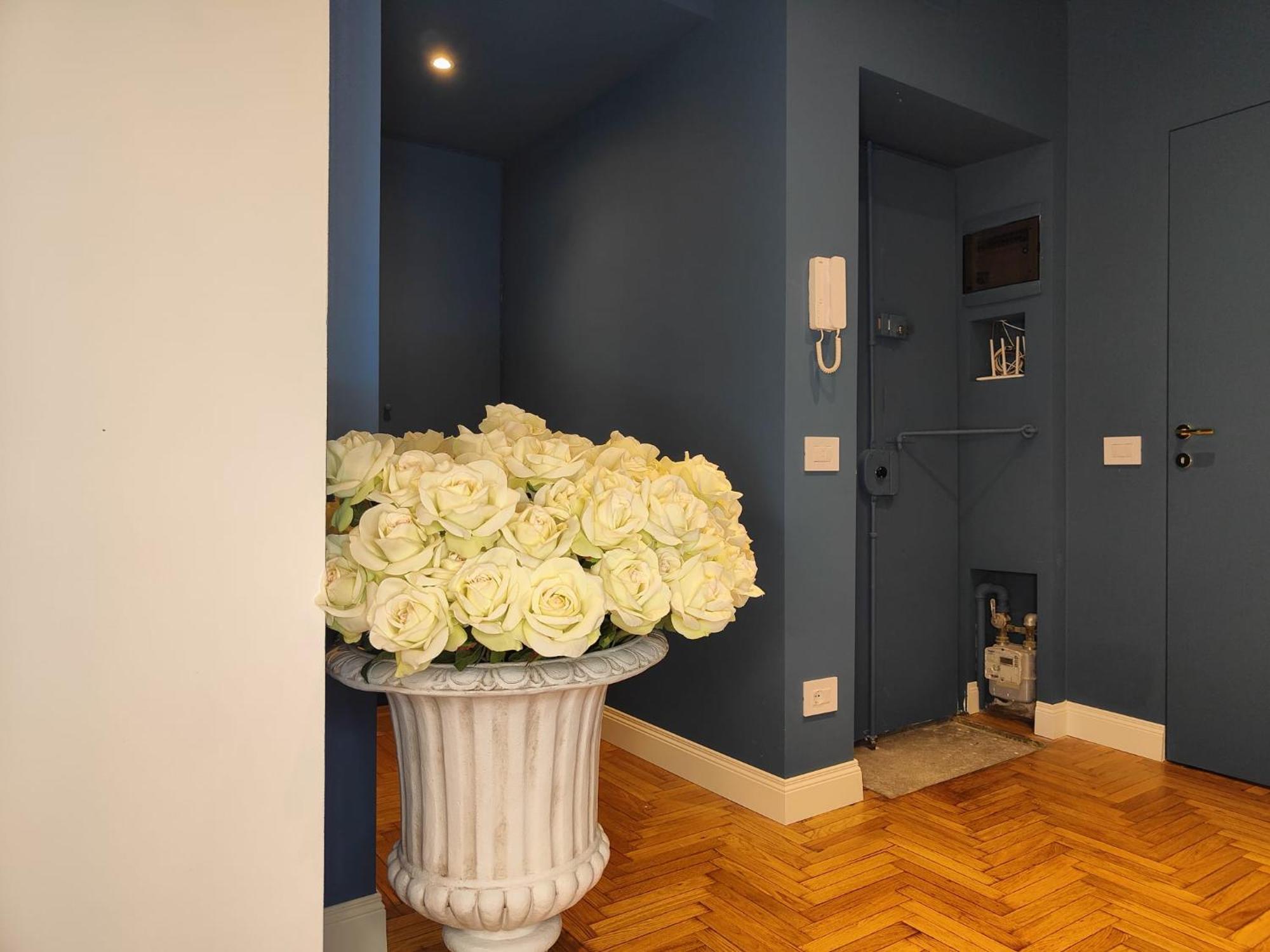 9 Guests Apartments, 4 Bedrooms, 4 Baths In Downtown With Ac, Wifi And Subway M1 M2 Airport Connected Milan