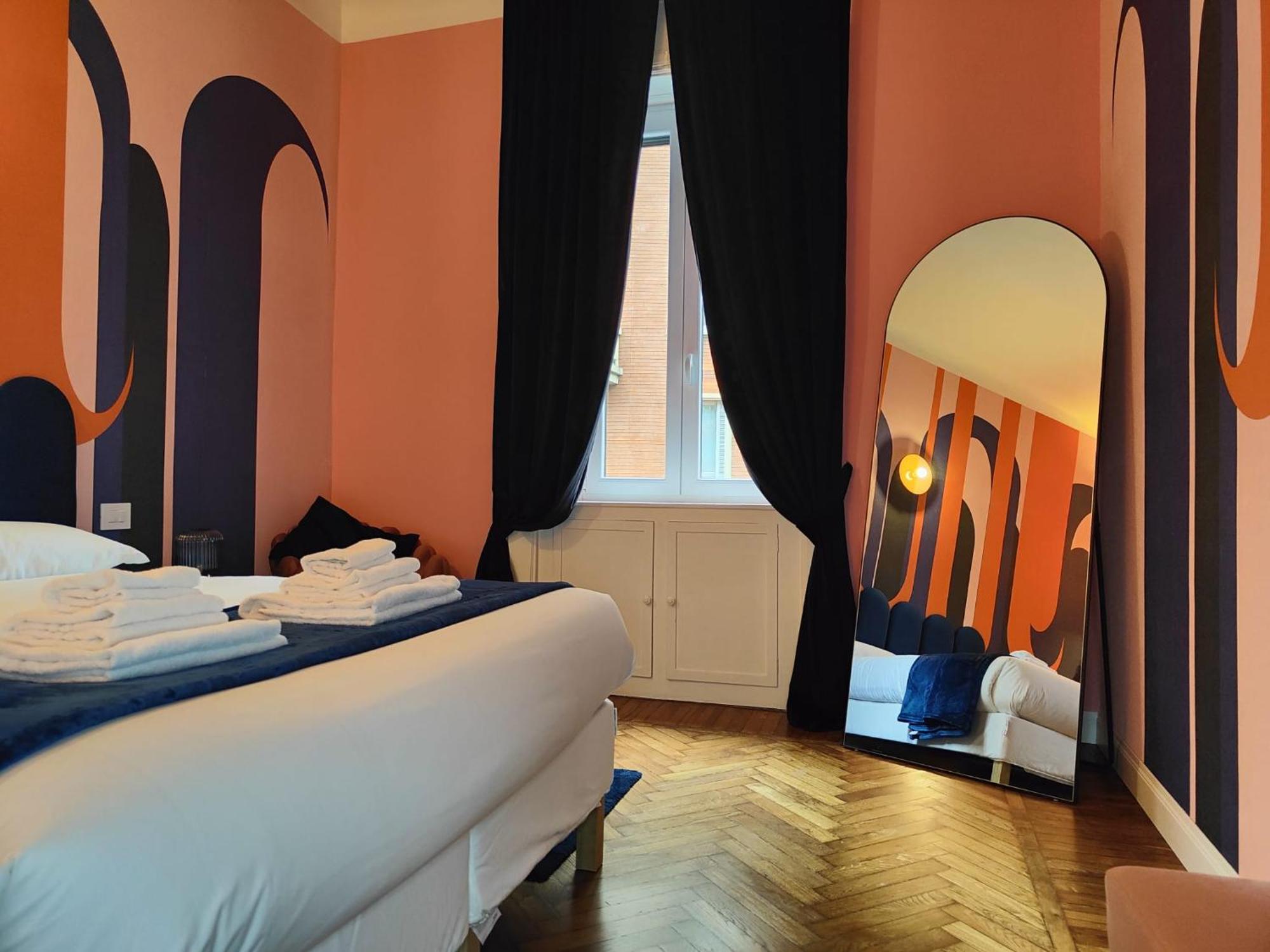 9 Guests Apartments, 4 Bedrooms, 4 Baths In Downtown With Ac, Wifi And Subway M1 M2 Airport Connected * Milan