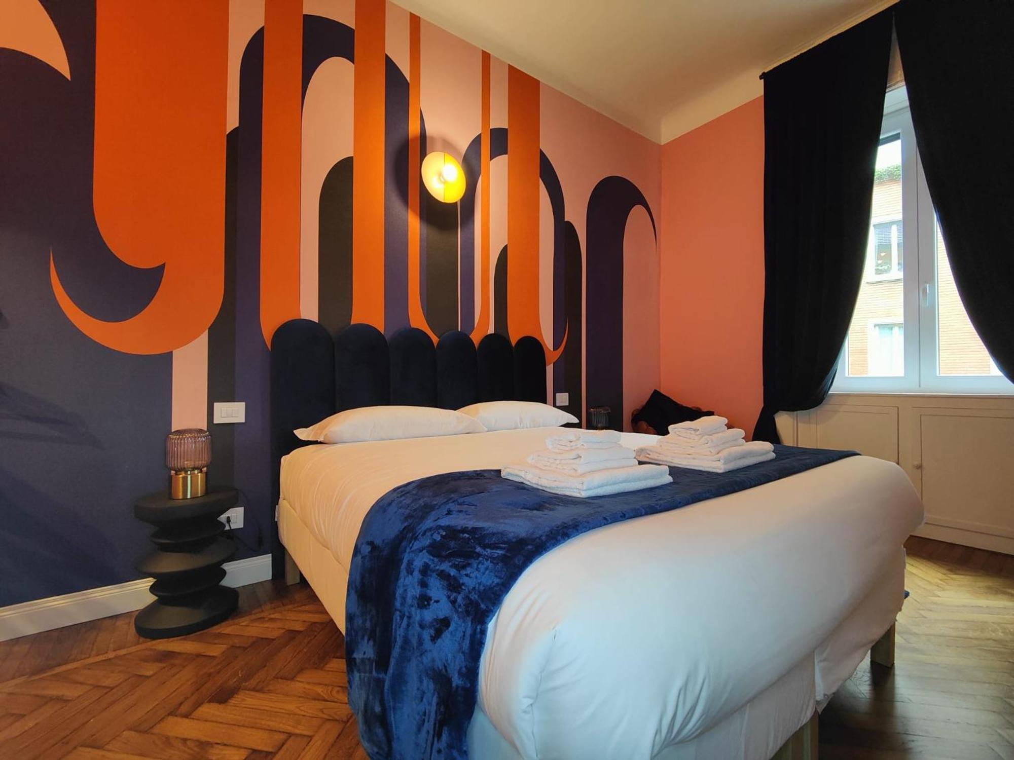 9 Guests Apartments, 4 Bedrooms, 4 Baths In Downtown With Ac, Wifi And Subway M1 M2 Airport Connected Milan