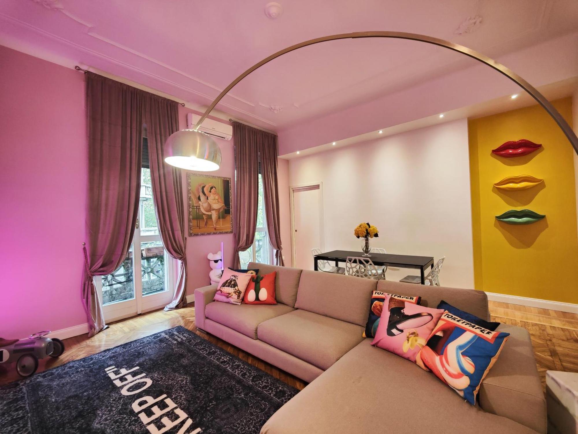 9 Guests Apartments, 4 Bedrooms, 4 Baths In Downtown With Ac, Wifi And Subway M1 M2 Airport Connected *