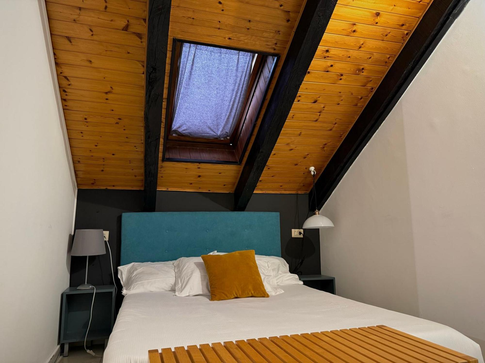 Hosting Dreams Attics - Duomo Apartment Milan
