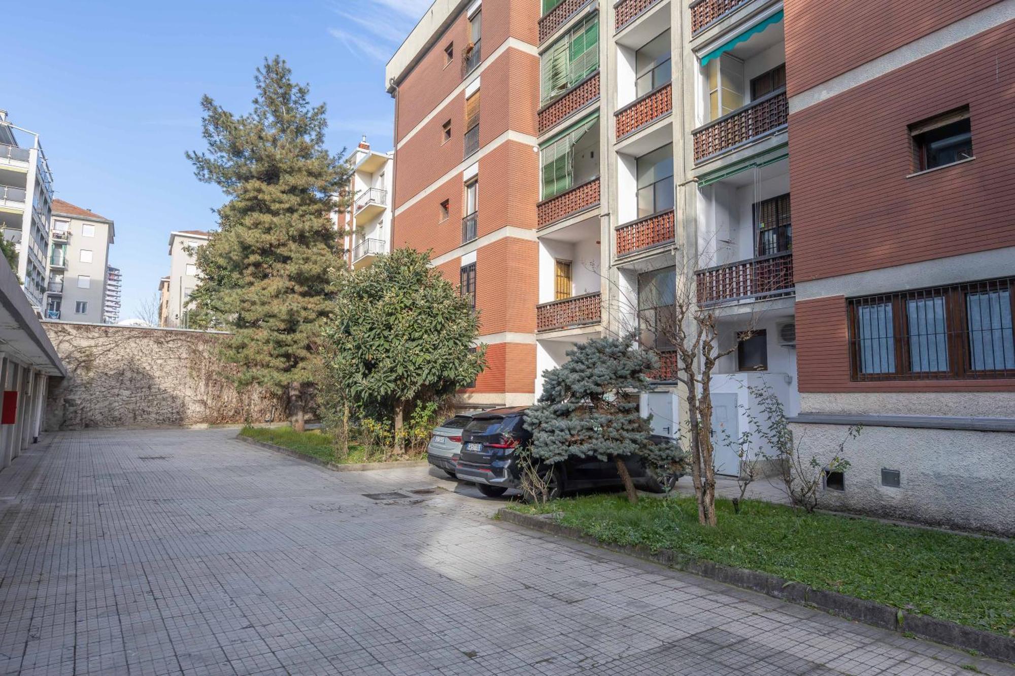 - San Siro Corner, With Private Parking *