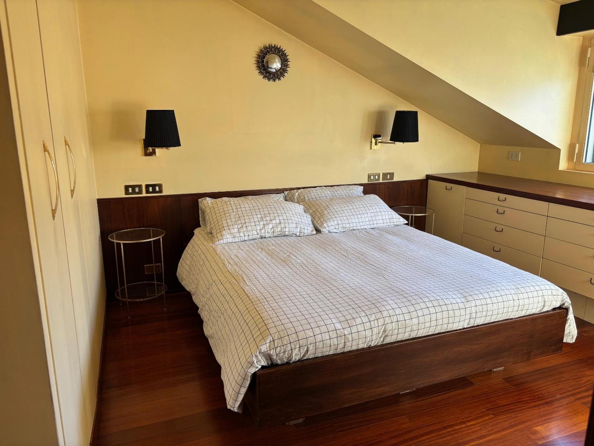 Apartment Penthouse In Fashion District Of Milan, Close To Montenapoleone, Duomo, Scala