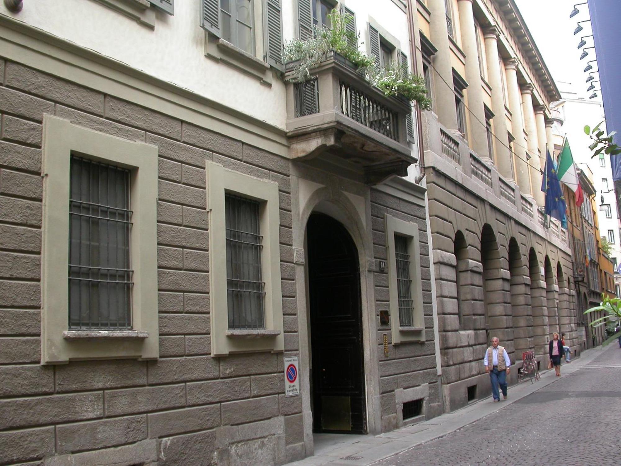 Penthouse In Fashion District Of Milan, Close To Montenapoleone, Duomo, Scala Apartment *