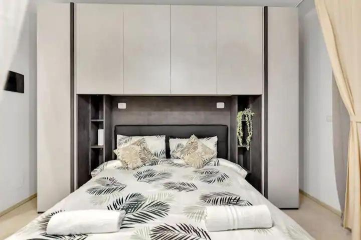 10 Min From Linate-private Garage Apartment Milan