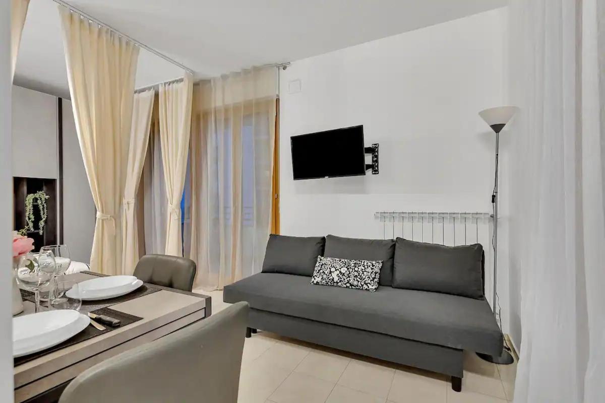 Apartment 10 Min From Linate-private Garage Milan