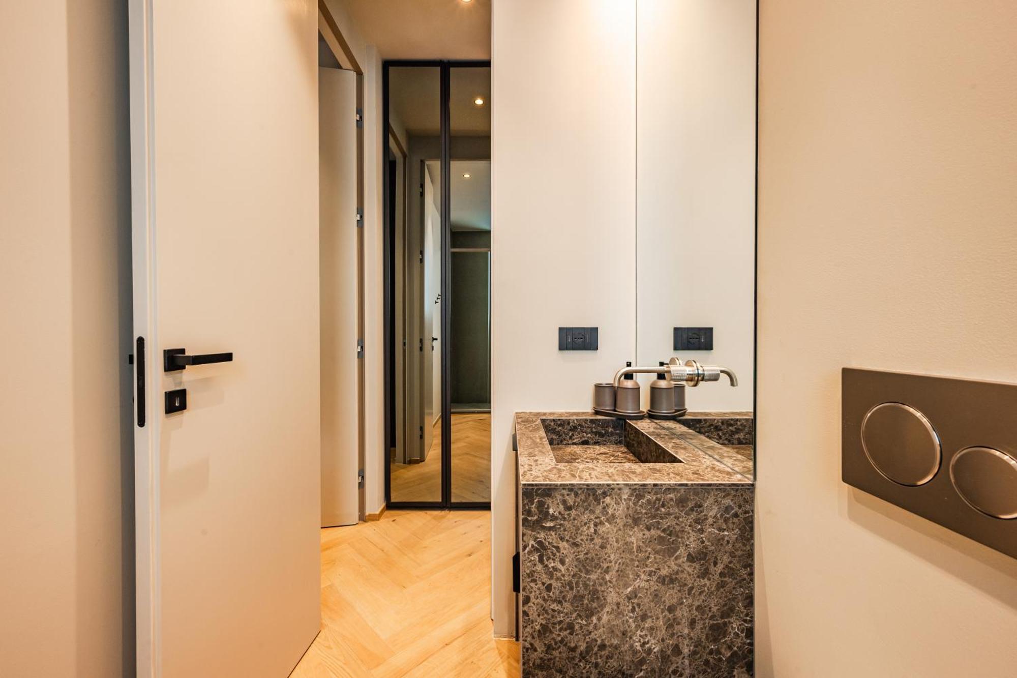Apartment Luxury With View Steps From The Duomo Milan