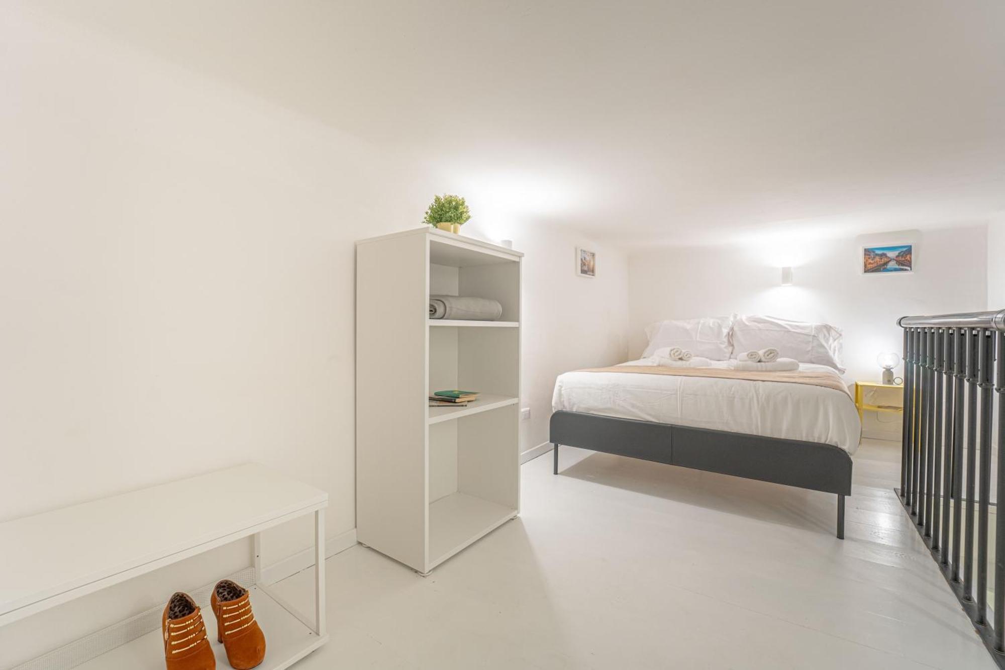Apartment Metro Yellow