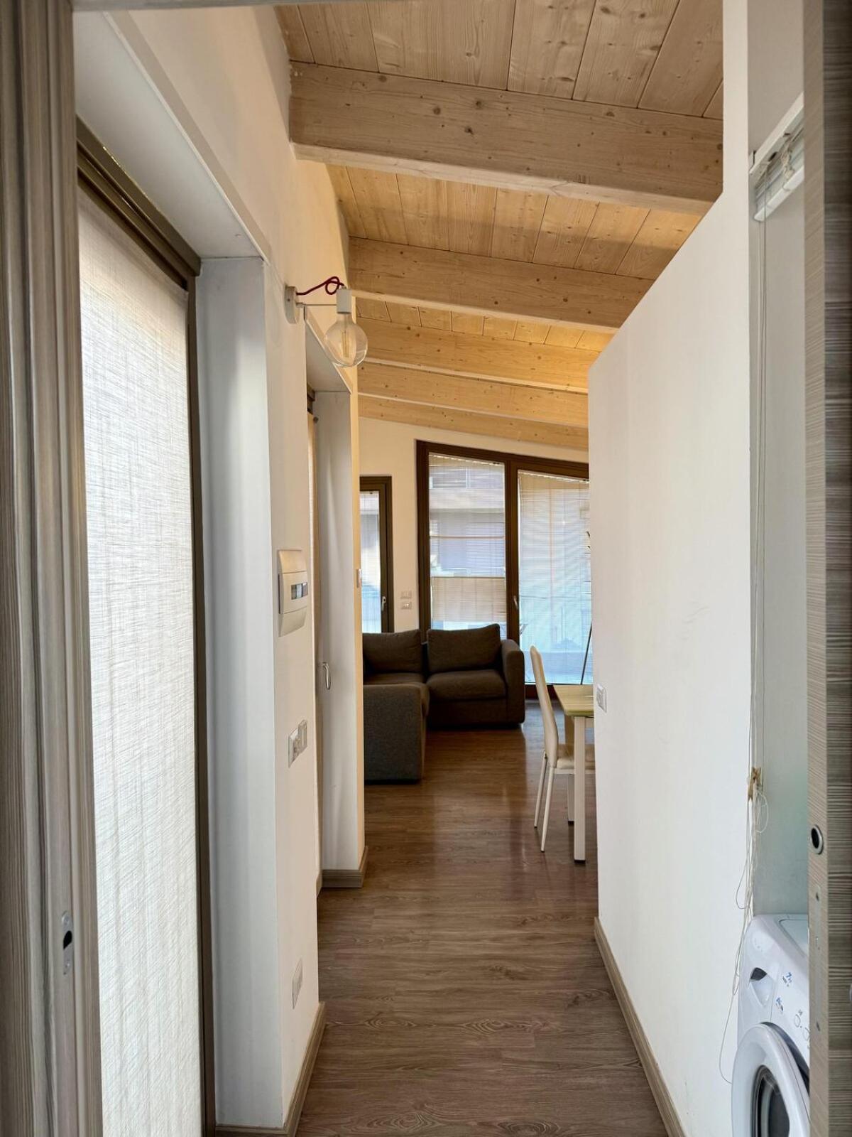 Dingo's House - 5 Minutes From M3 Apartment *