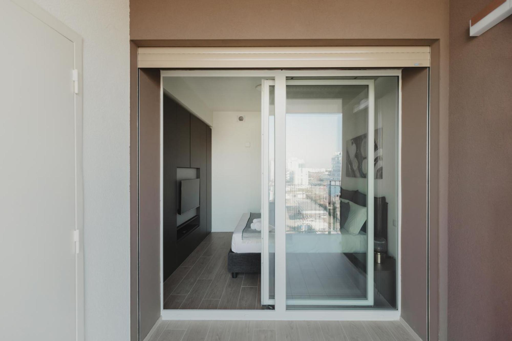 Gohost - Modern And Bright Apartments With Terrace And Balcony Apartment