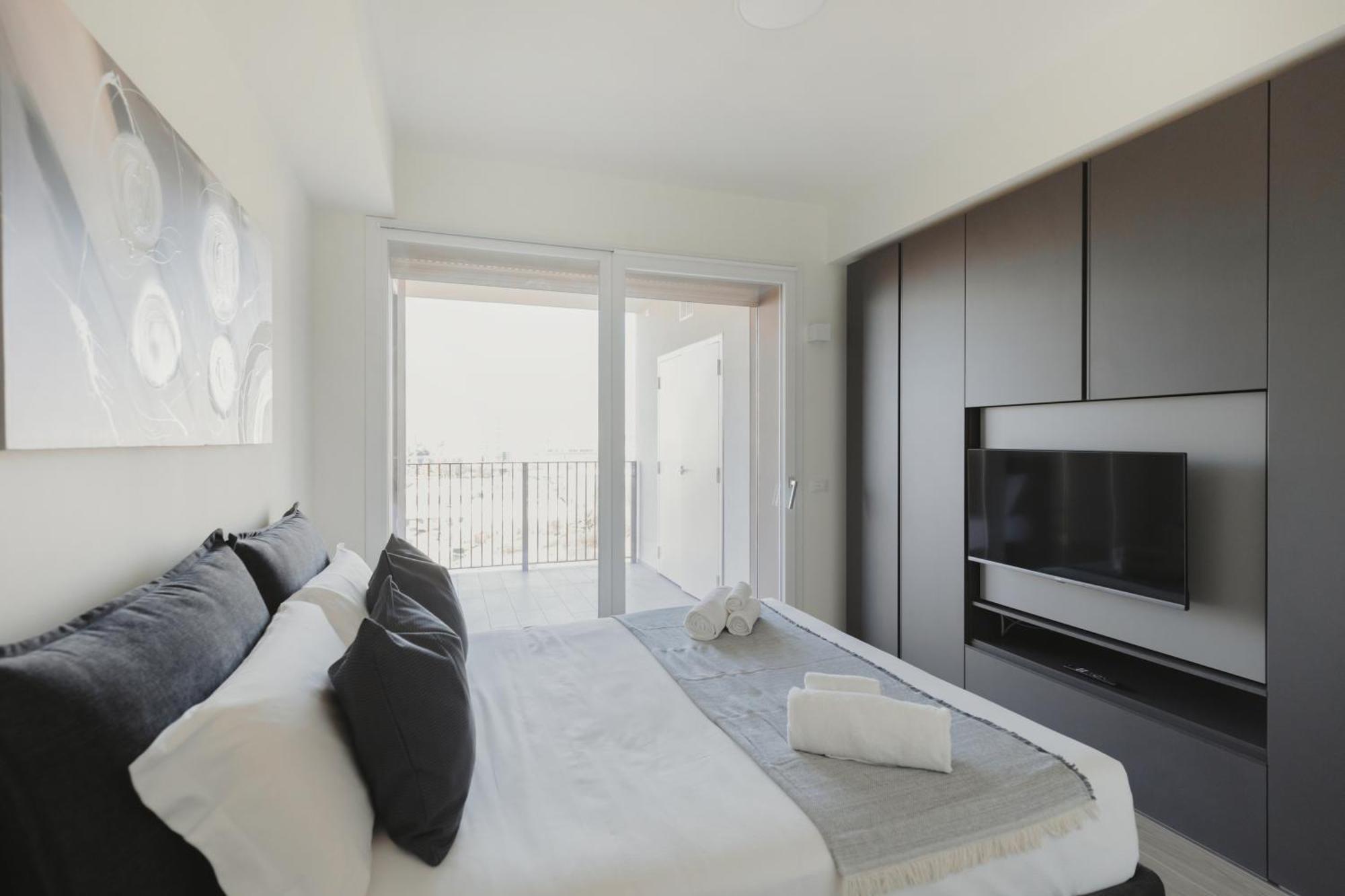 Gohost - Modern And Bright Apartments With Terrace And Balcony Apartment Milan