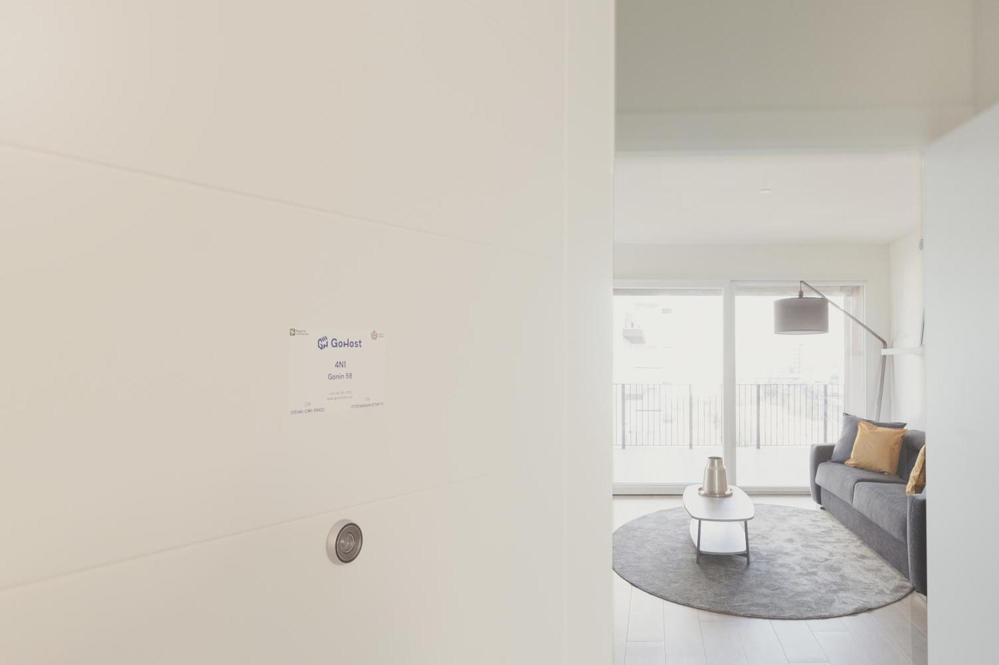 Gohost - Modern And Bright Apartments With Terrace And Balcony *