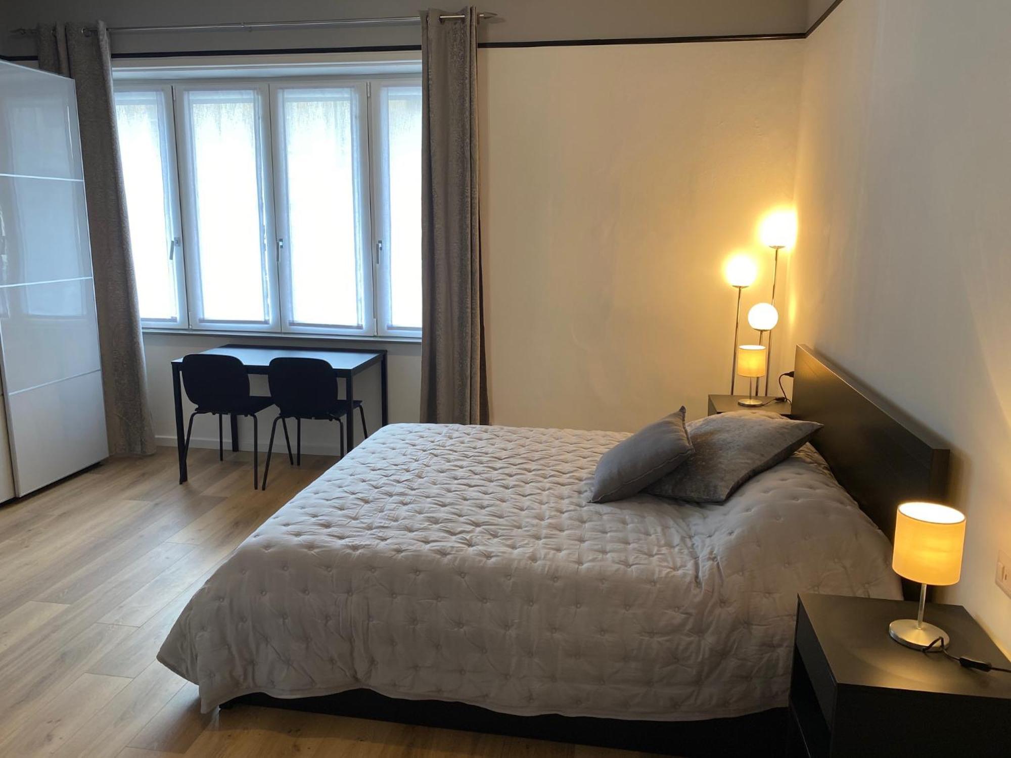 Grey House Apartment *