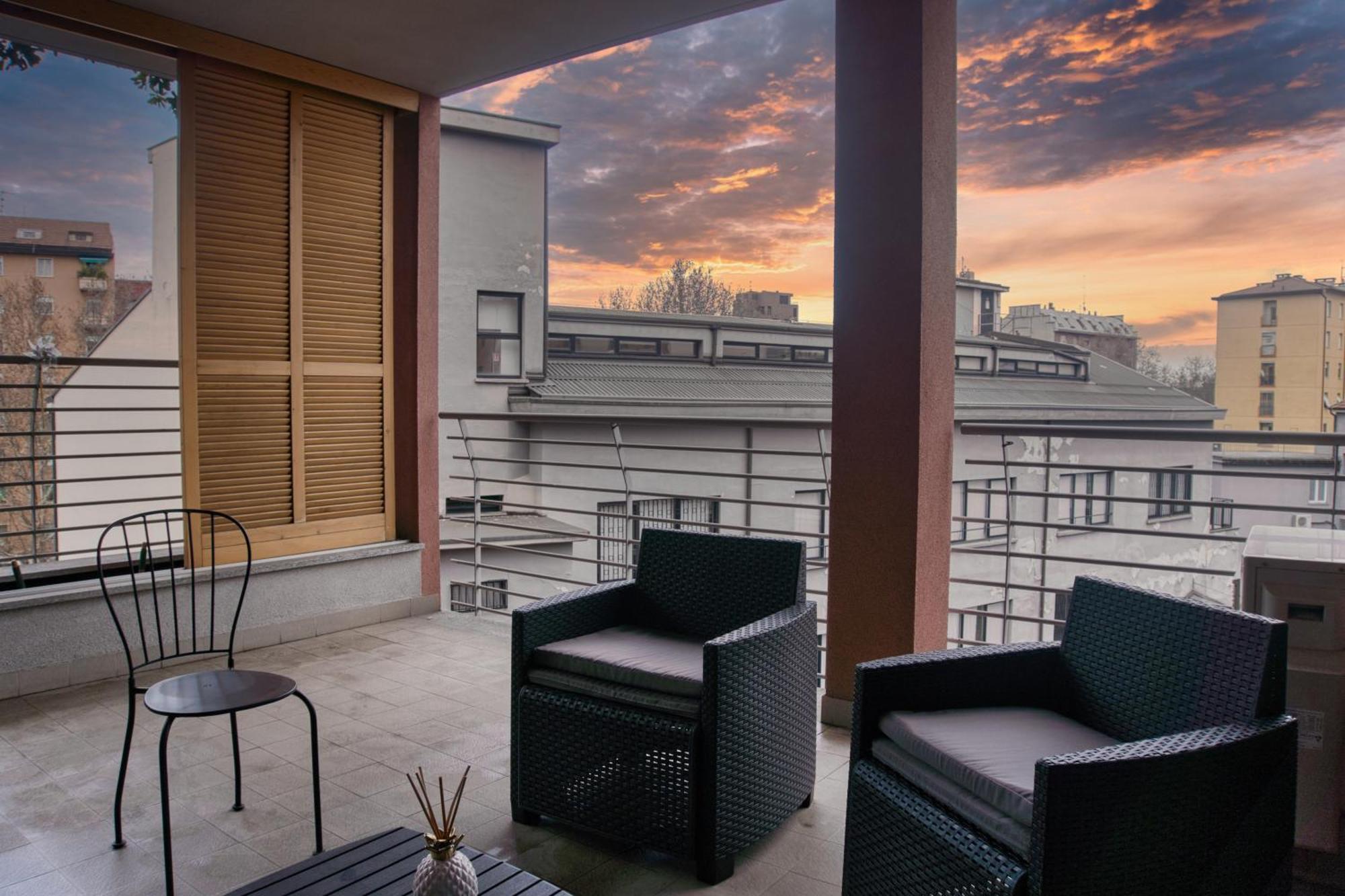 Cozy And Charming 2-bedroom In Isola With Big Terrace Appartamento Milano