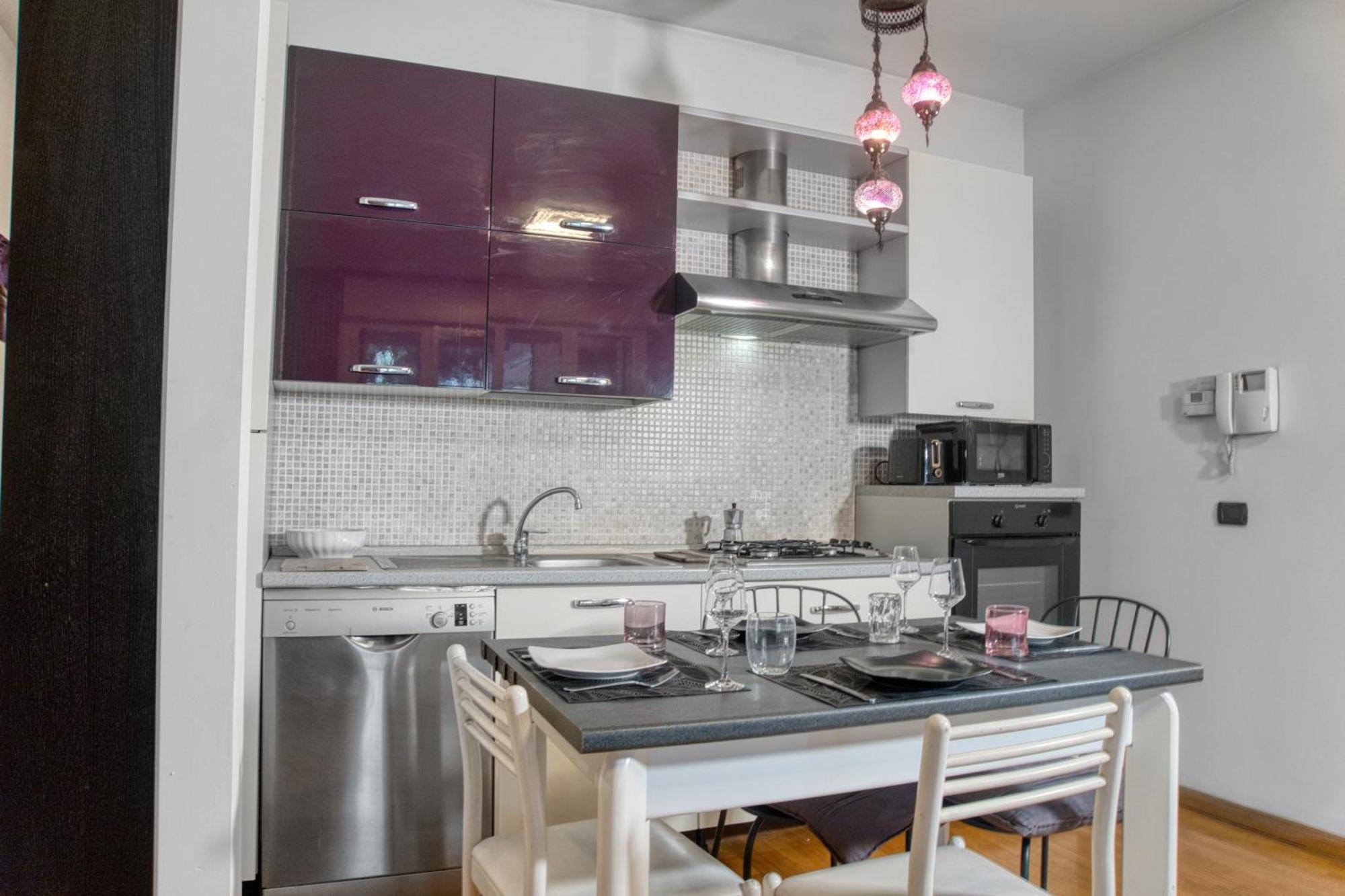 Cozy And Charming 2-bedroom In Isola With Big Terrace * Milan