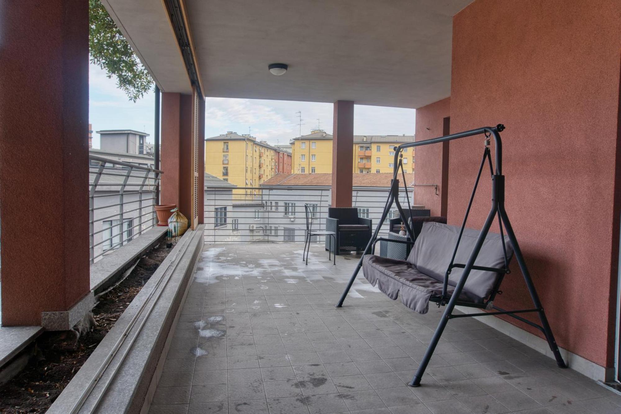 Cozy And Charming 2-bedroom In Isola With Big Terrace Appartamento Milano