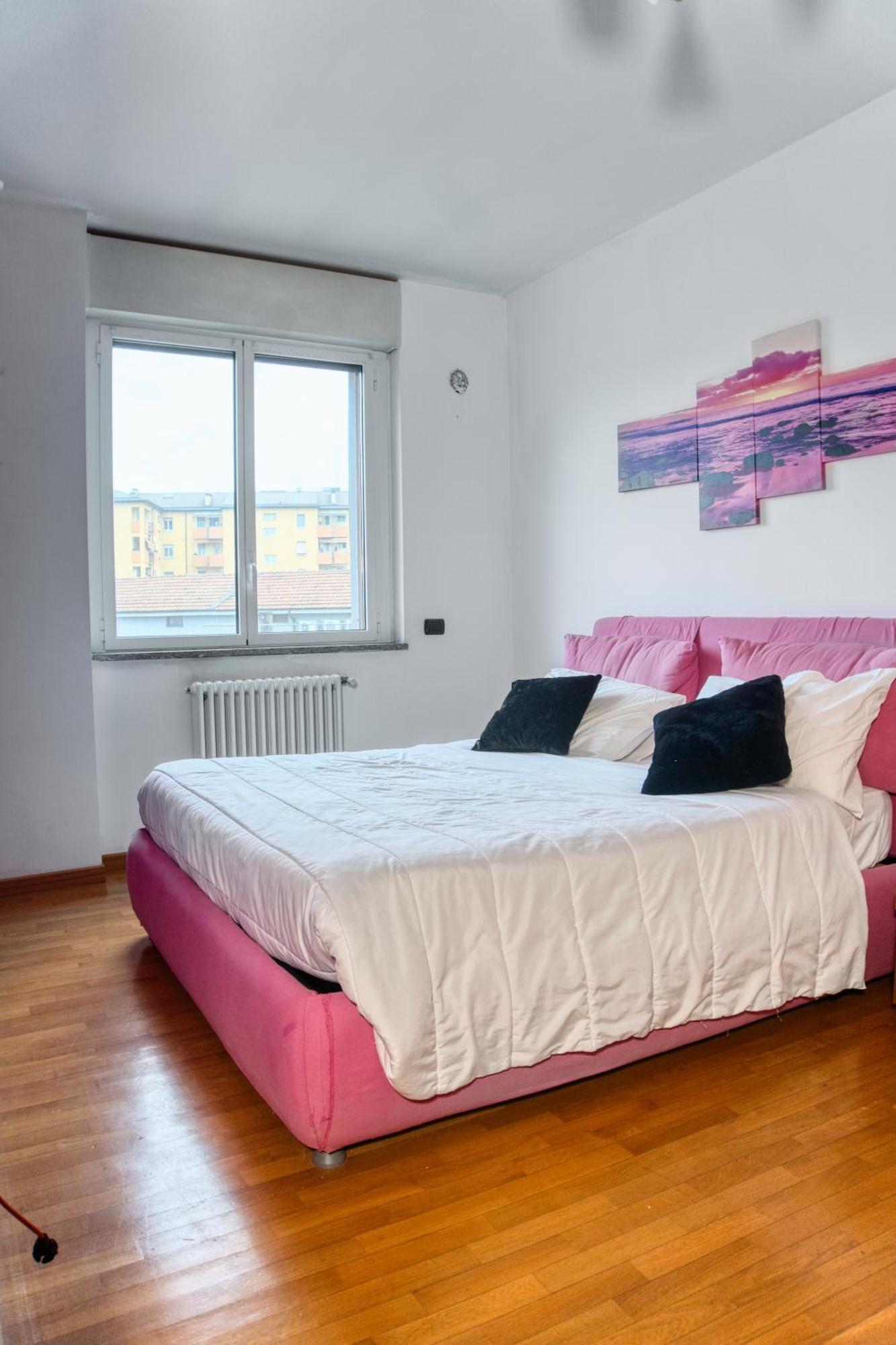 Cozy And Charming 2-bedroom In Isola With Big Terrace Milano