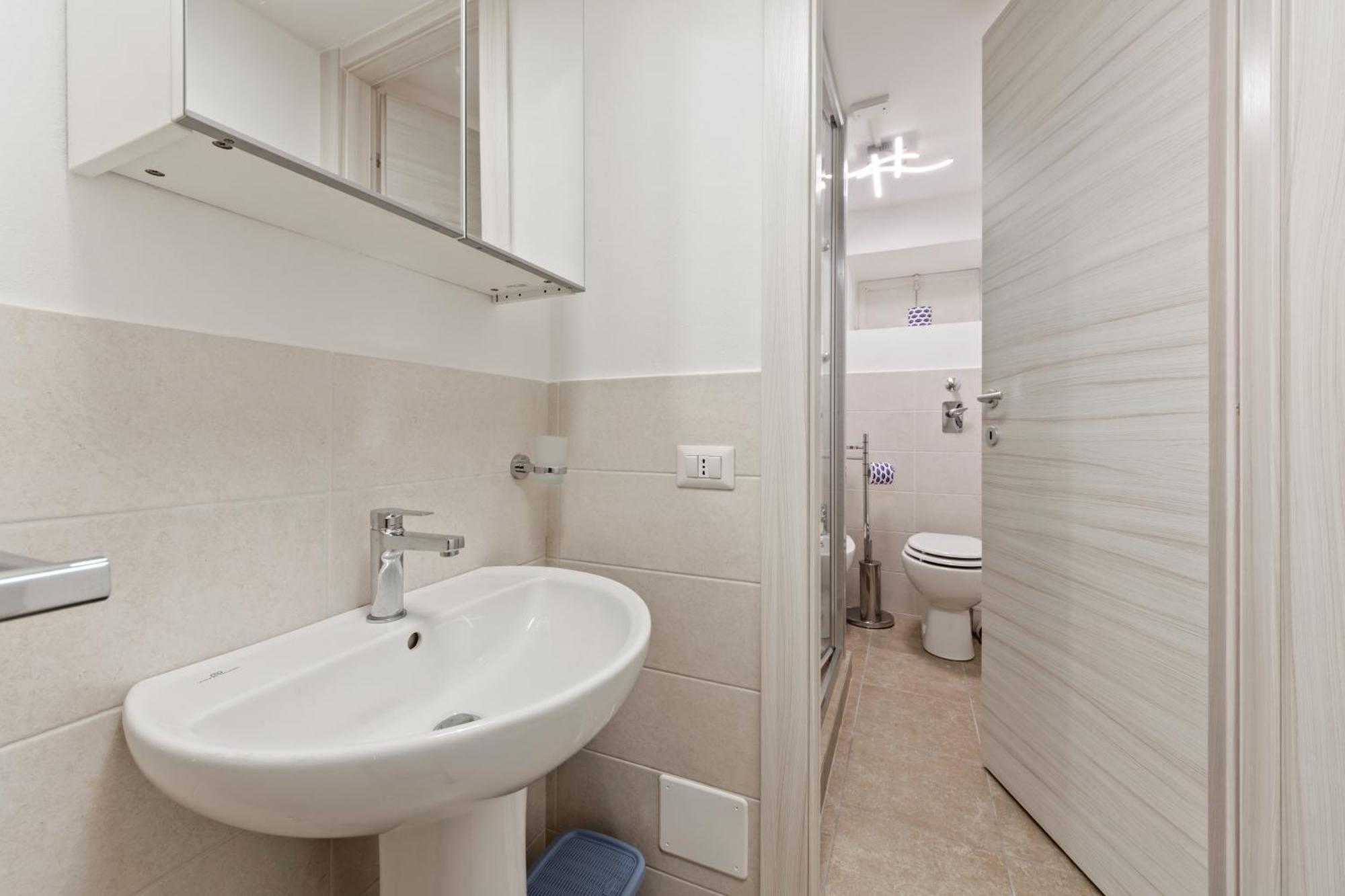 Bwr - Near Mico, Alberti Apartment *