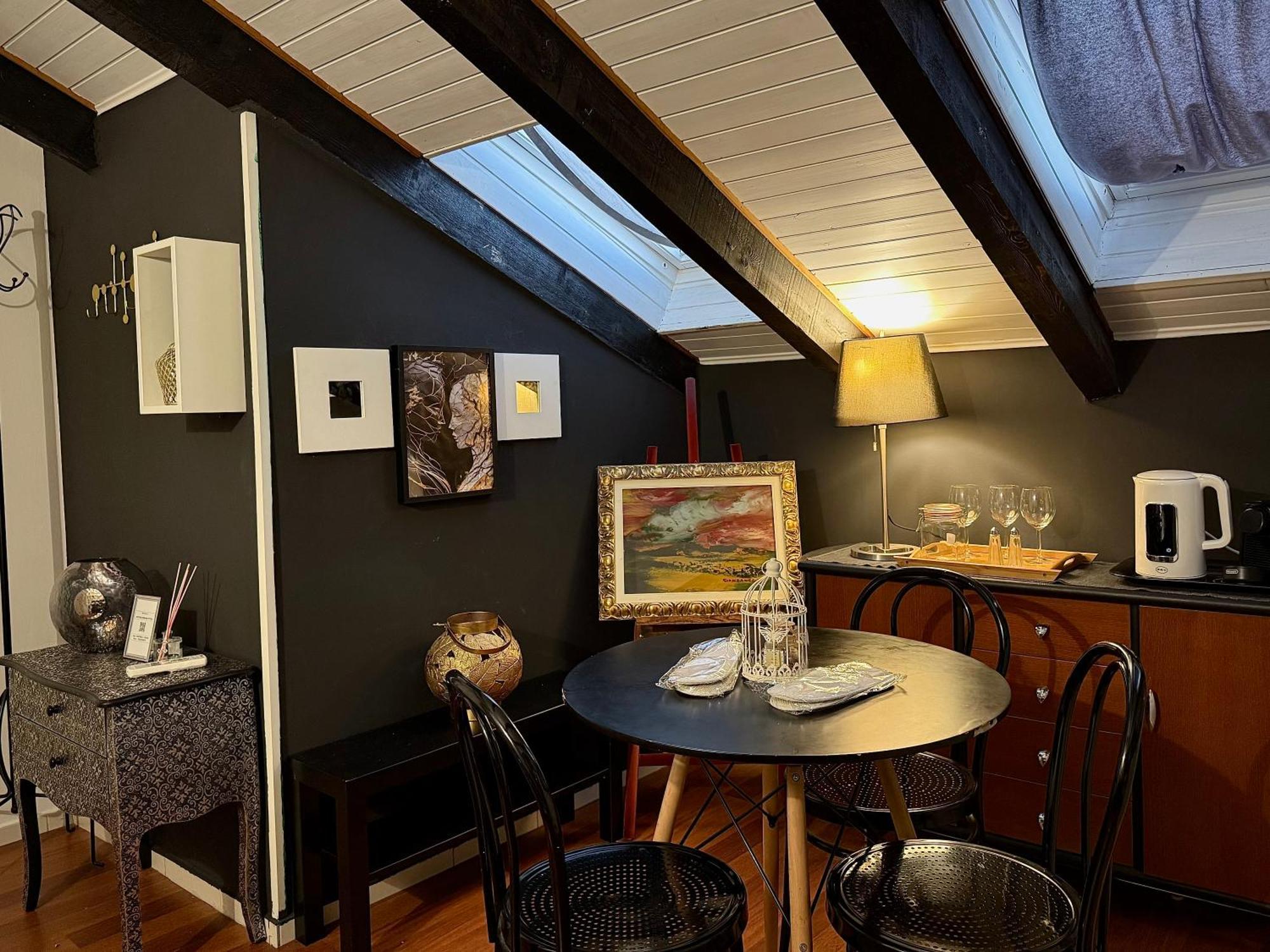 Apartment Hosting Dreams Attics - Duomo