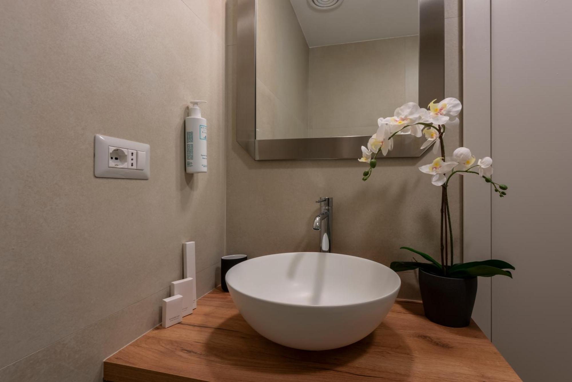 Sweett - Luxury Velasca Apartment Milan