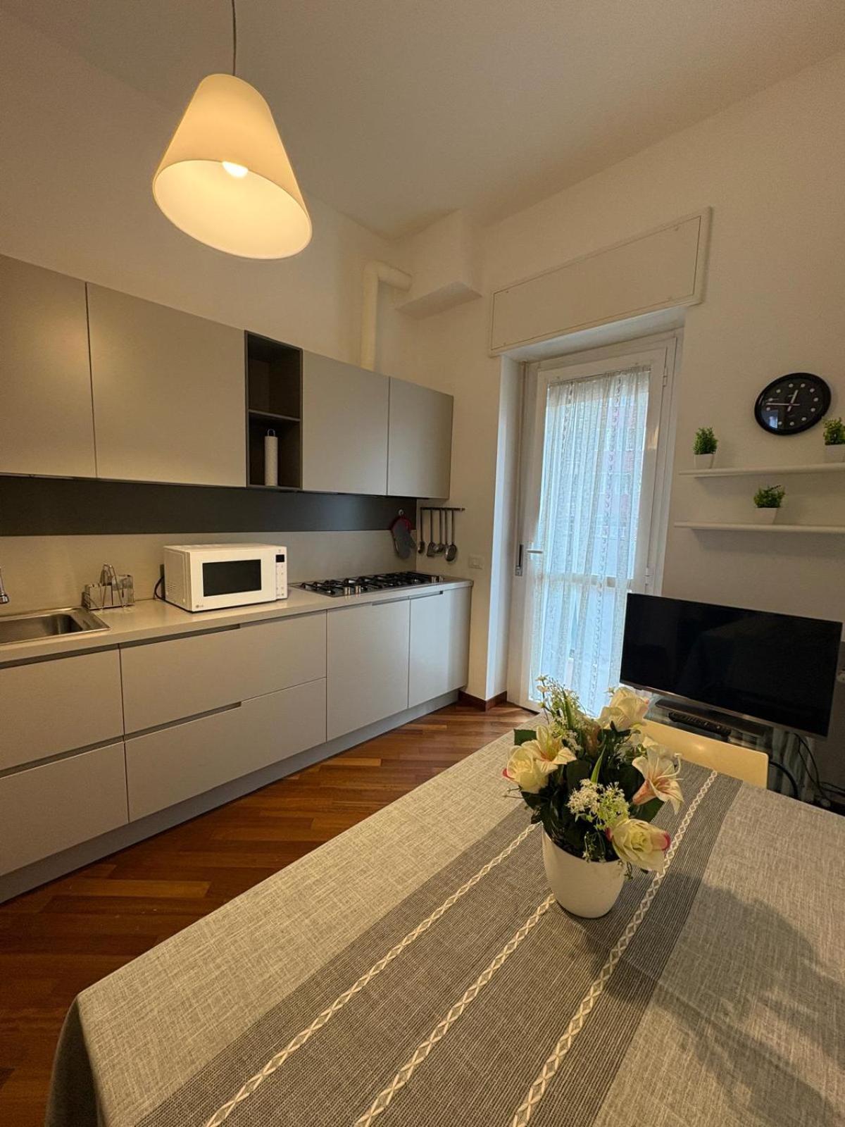 Bocconi - Porta Romana 4 Da Letto Con 2 Bagni Privati Appartamento *