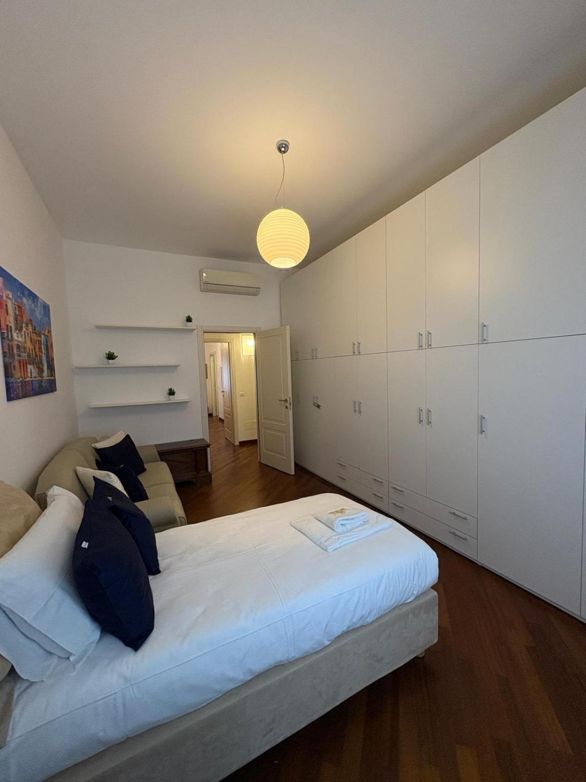 Appartamento Bocconi - Porta Romana 4 Da Letto Con 2 Bagni Privati *