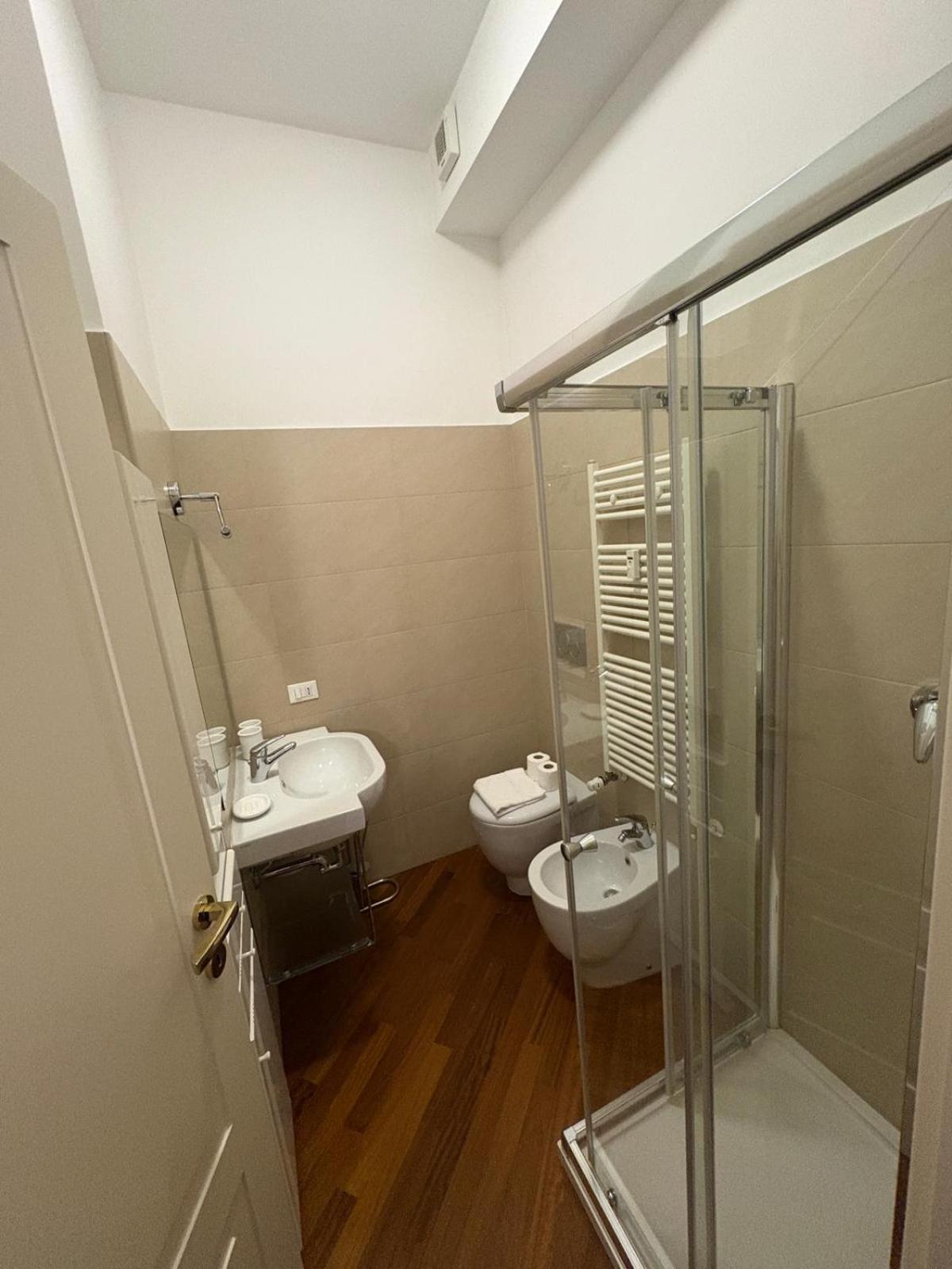 Bocconi - Porta Romana 4 Da Letto Con 2 Bagni Privati Appartamento