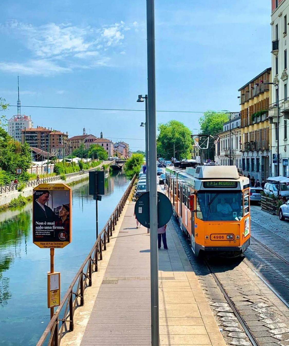 Navigli Metro4-tram2-naviglio Grande * Milão