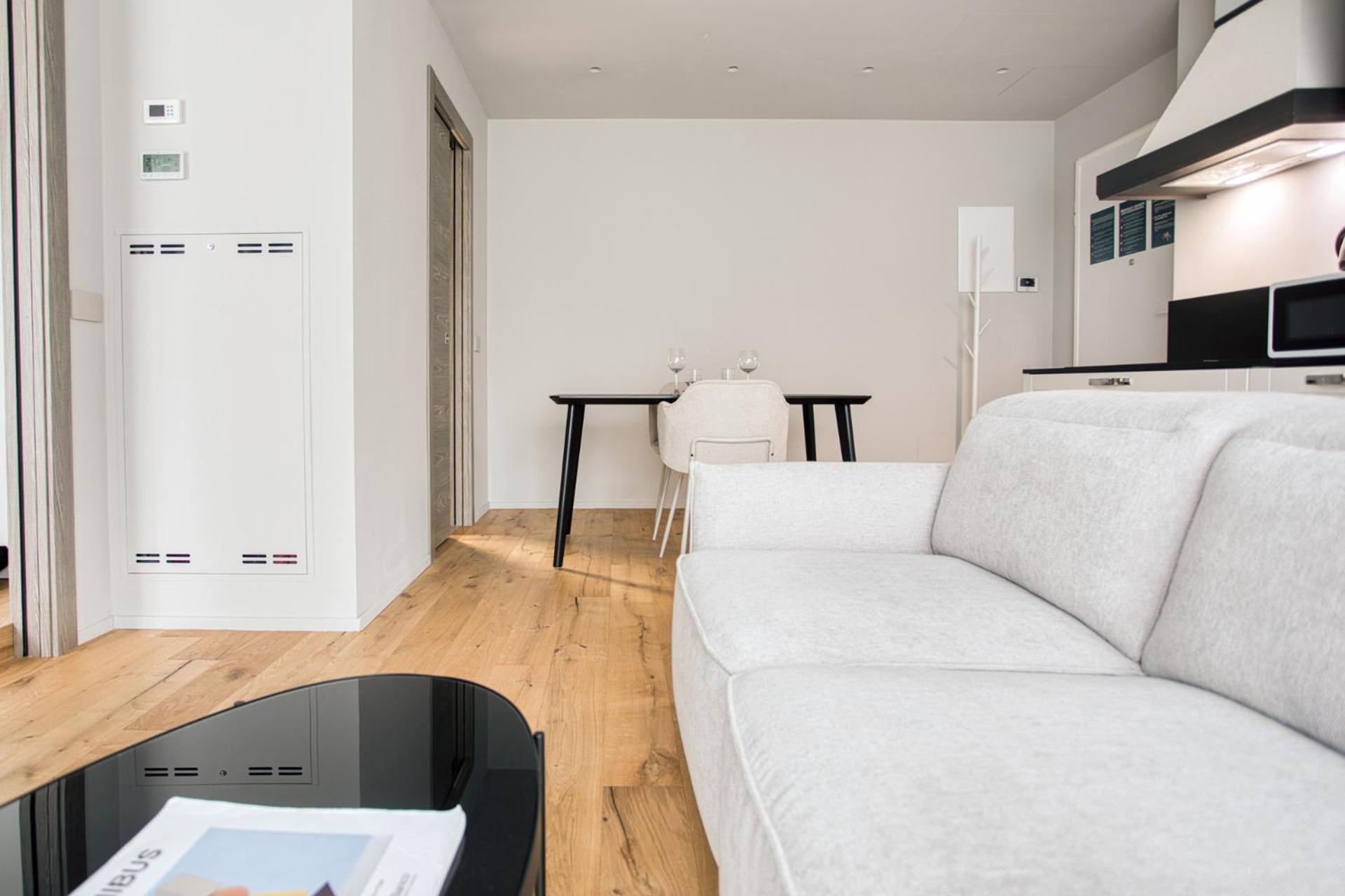 Easylife - Eleganza Moderna Vicino A Life