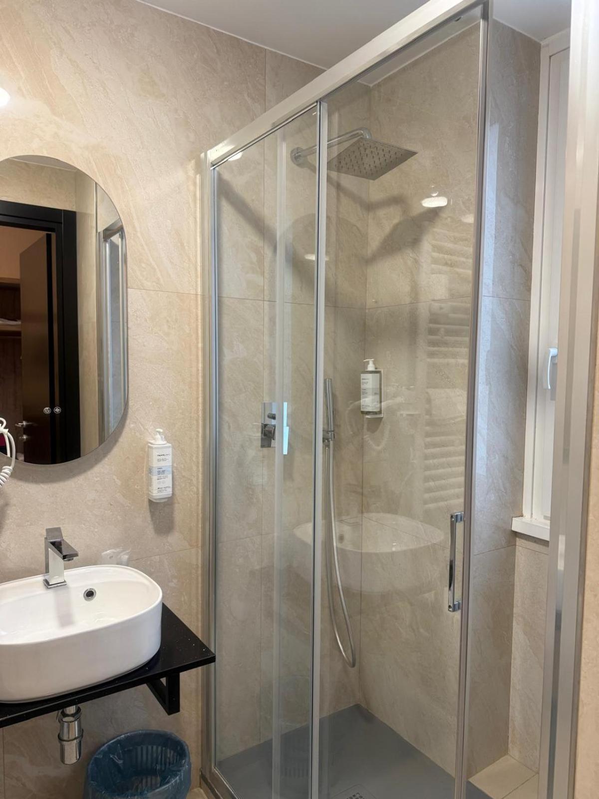 Station Group - Via Ponte Seveso 18 Guest house