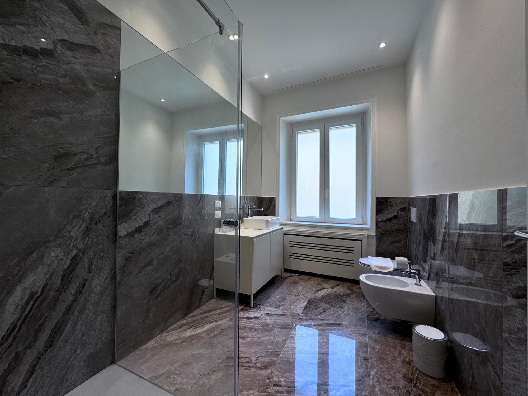Cool And Big Duomo - White Apartment Milan