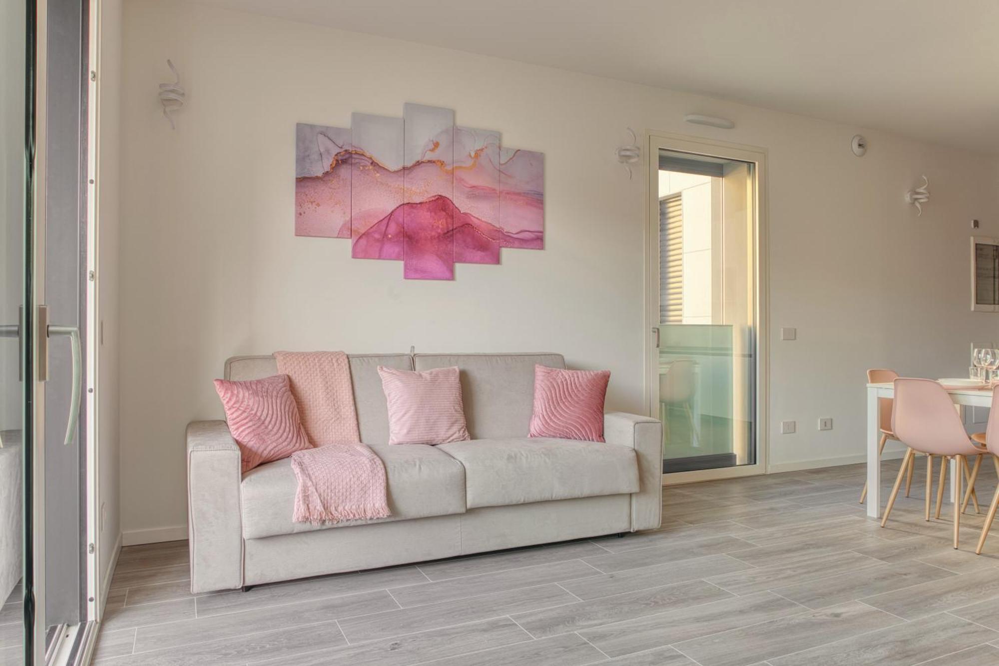 Pink In Financial District 4 Pax Milan