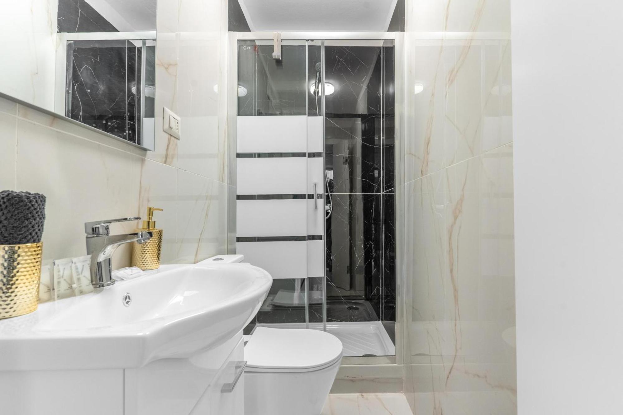 Arq16 - Duomo-loreto - - Modern Apartment
