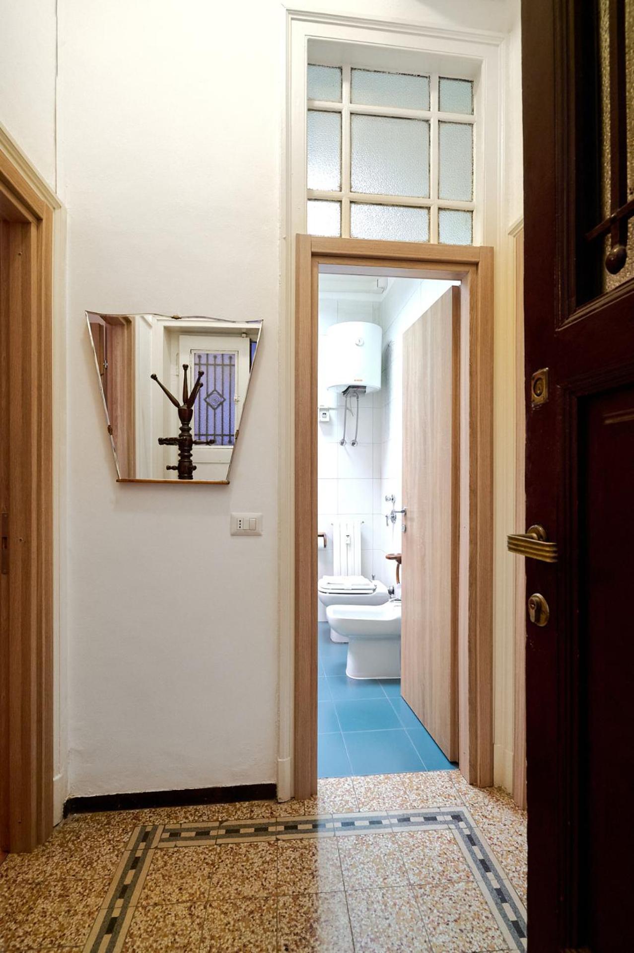 Apartment Isola Suite, Urban Retreat In