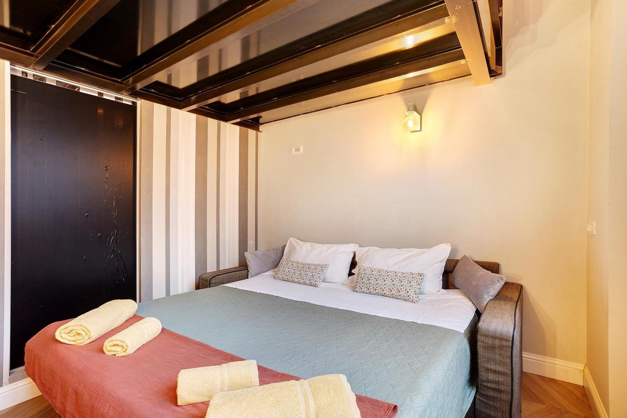 Apartment Dezza Loft Milan