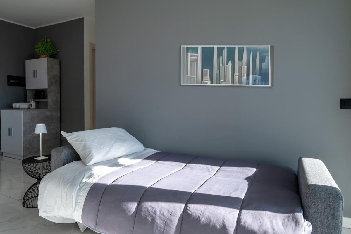 New With 4 Bedrooms Apartment *