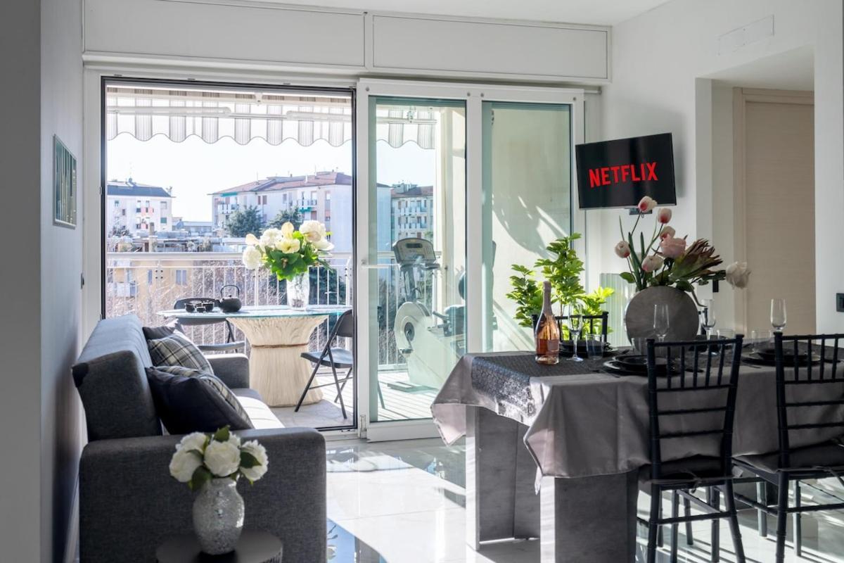 New With 4 Bedrooms Apartment *