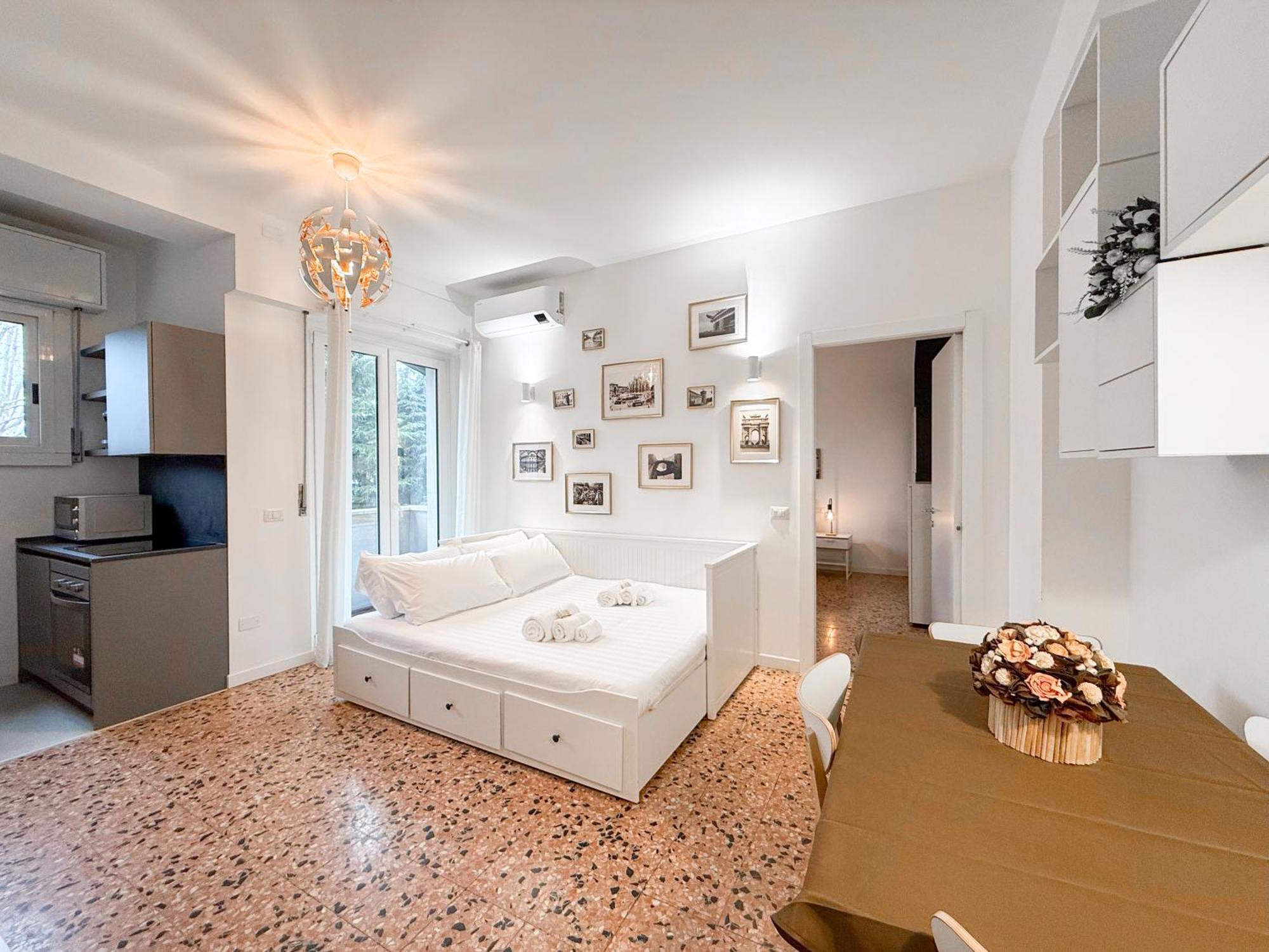 Free Park, 100m From San Siro, Derby Two-room Apartment Milan